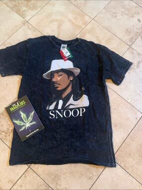 Tilly's Black Graphic Tee with Snoop Dog and Mad Libs Book